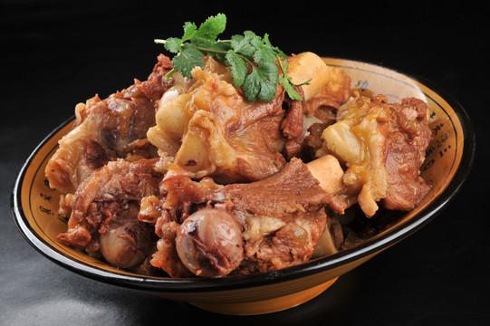 学习正宗酱棒骨小吃技术在家自己做美食